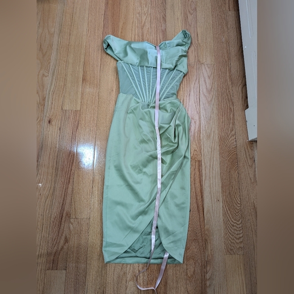 16. NWT HOUSE OF CB LULU PISTACHIO ASYMMETRIC DRAPE MIDI CORSET DRESS - Picture 9 of 13